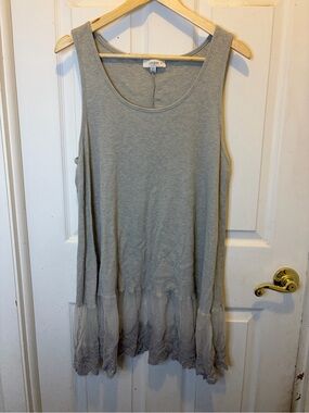 Umgee Light Gray Sleeveless Layered Lace-Hem Tank Top